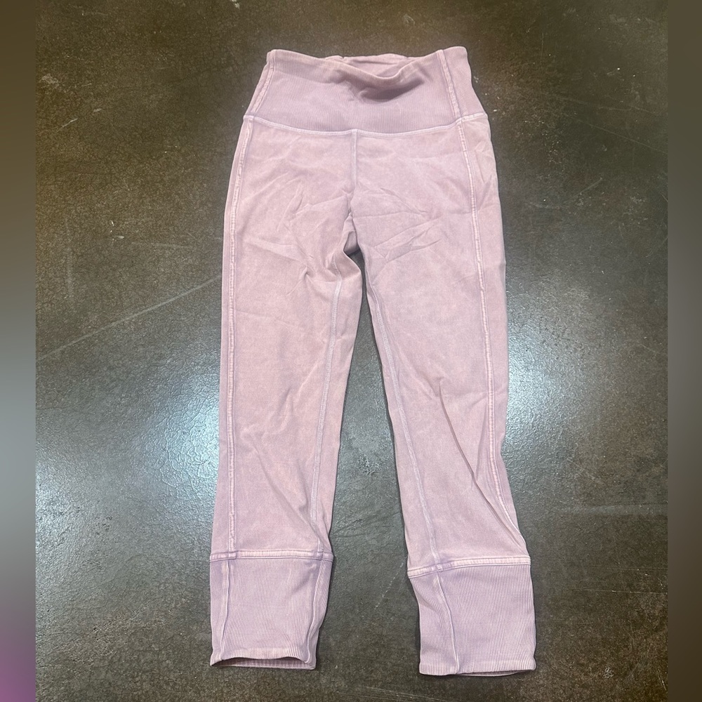 Light pink above the ankle Lululemon leggings size 4
